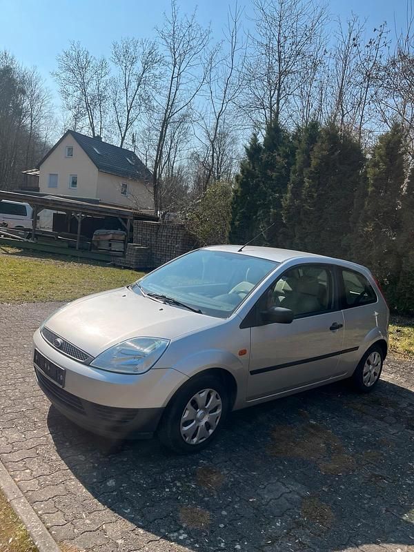 Gebraucht Ford Fiesta 69 PS (50 kW) 2003 Silber Kleinwagen