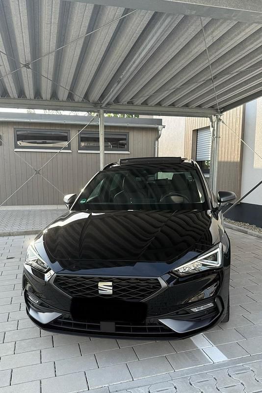 Schwarz Gebraucht 2021 Seat Leon ST Black Edition Kombi | 22.900 € (Teuer) - Bild 1/4