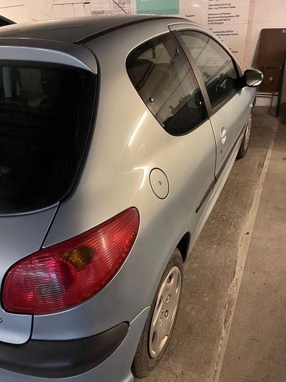 Silber Gebraucht 2002 Peugeot 206 Premium Limousine | 1.000 € (Fairer Preis) - Bild 1/4
