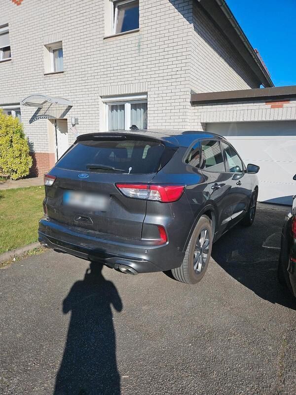 Grau Gebraucht 2022 Ford Kuga ST-Line SUV | 22.900 € (Superpreis) - Bild 1/4