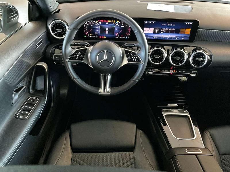 Gebraucht Mercedes A200 Progressive 150 PS (110 kW) 2024 Kosmosschwarz  metalliclack Kleinwagen