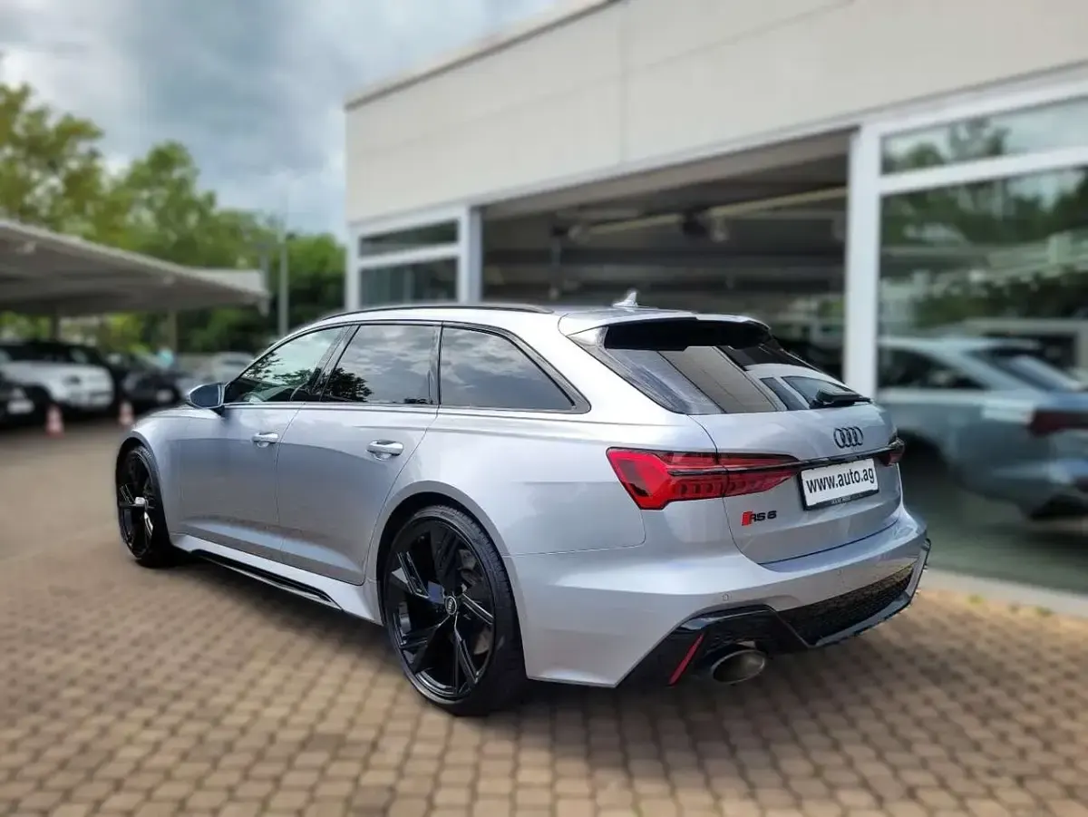 Gebraucht Audi RS6 Sport 600 PS (441 kW) 2021 Florettsilbermetallic Kombi