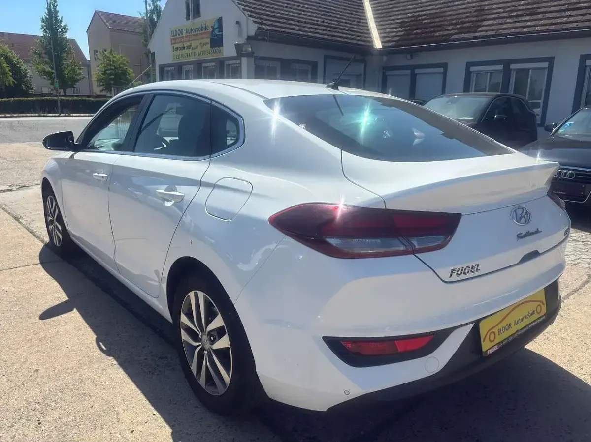 Gebraucht Hyundai i30 Trend 120 PS (88 kW) 2018 Clean slate / met Limousine