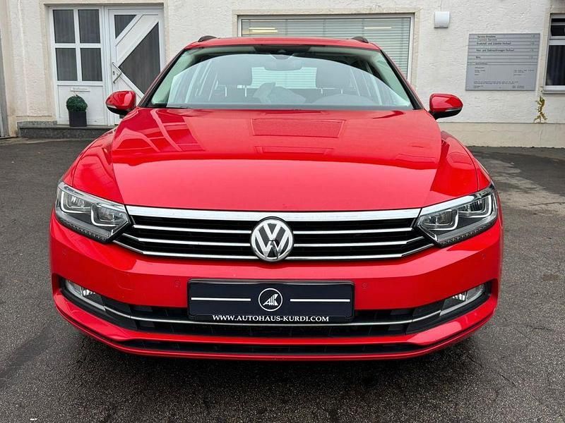 Gebraucht VW Passat Comfortline 120 PS (88 kW) 2018 Rot Kombi
