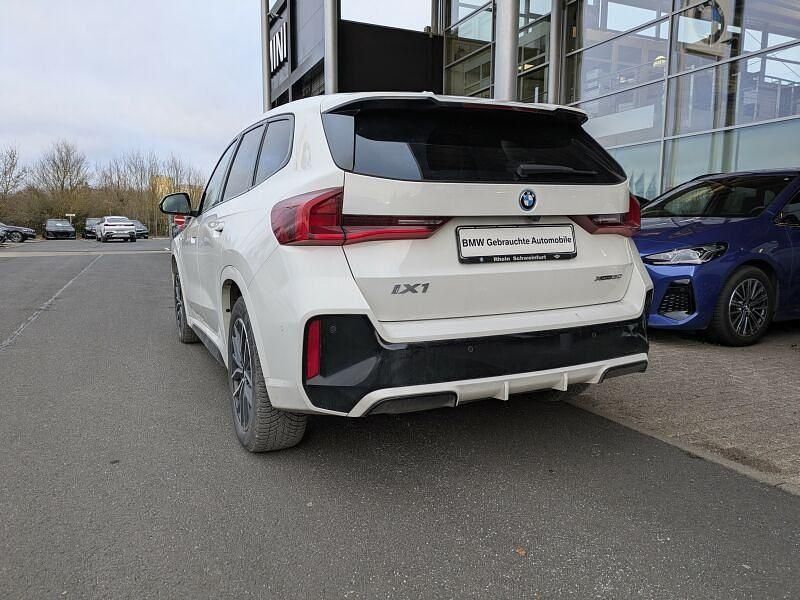 Gebraucht BMW iX1 M Sport 230 kW (313 PS) 2023 Alpinweiss uni SUV