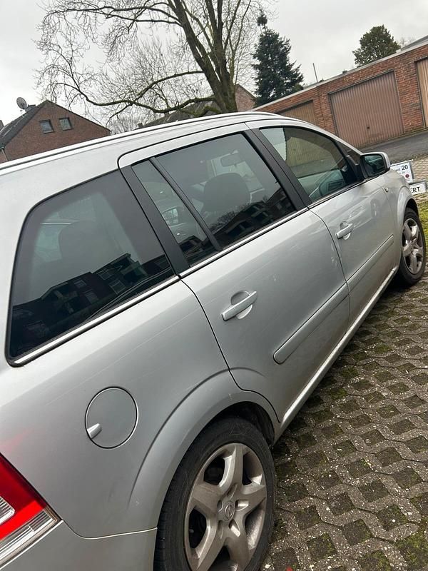 Gebraucht Opel Zafira 2011 Silber Van / Kleinbus