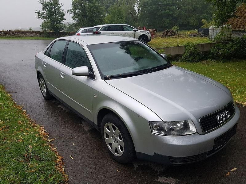 Grau Gebraucht 2001 Audi A4 Limousine | 1.200 € (Superpreis) - Bild 1/4