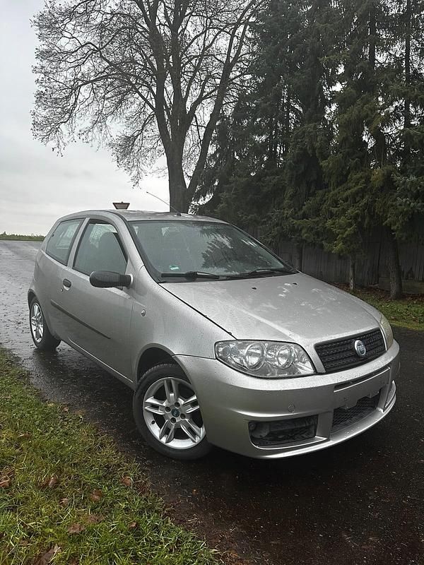 Grau Gebraucht 2003 Fiat Punto Kleinwagen | 1.222 € (Fairer Preis) - Bild 1/4