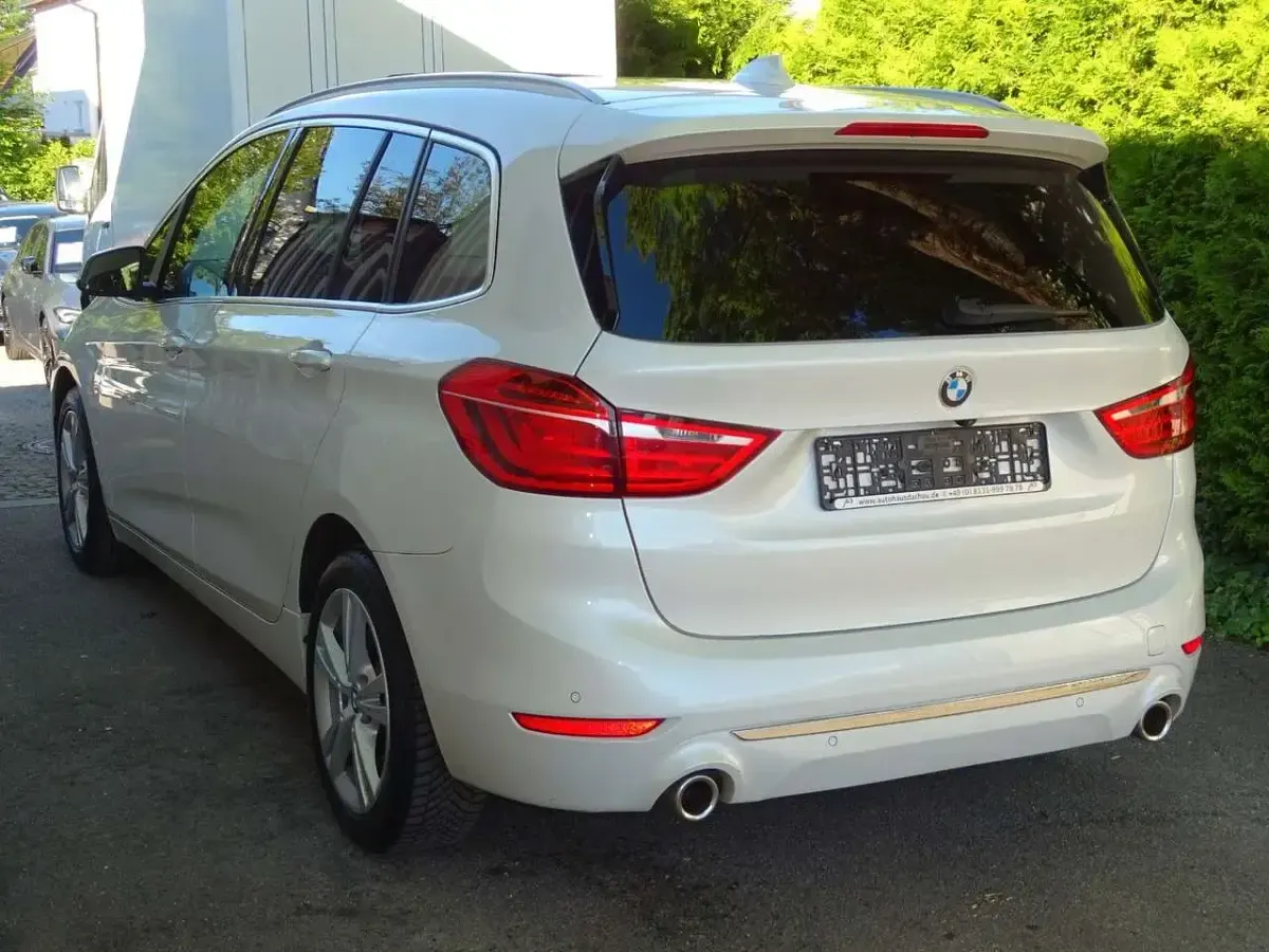 Gebraucht BMW 220 Luxury Line 192 PS (141 kW) 2018 Mineralweiß metallic Van / Kleinbus