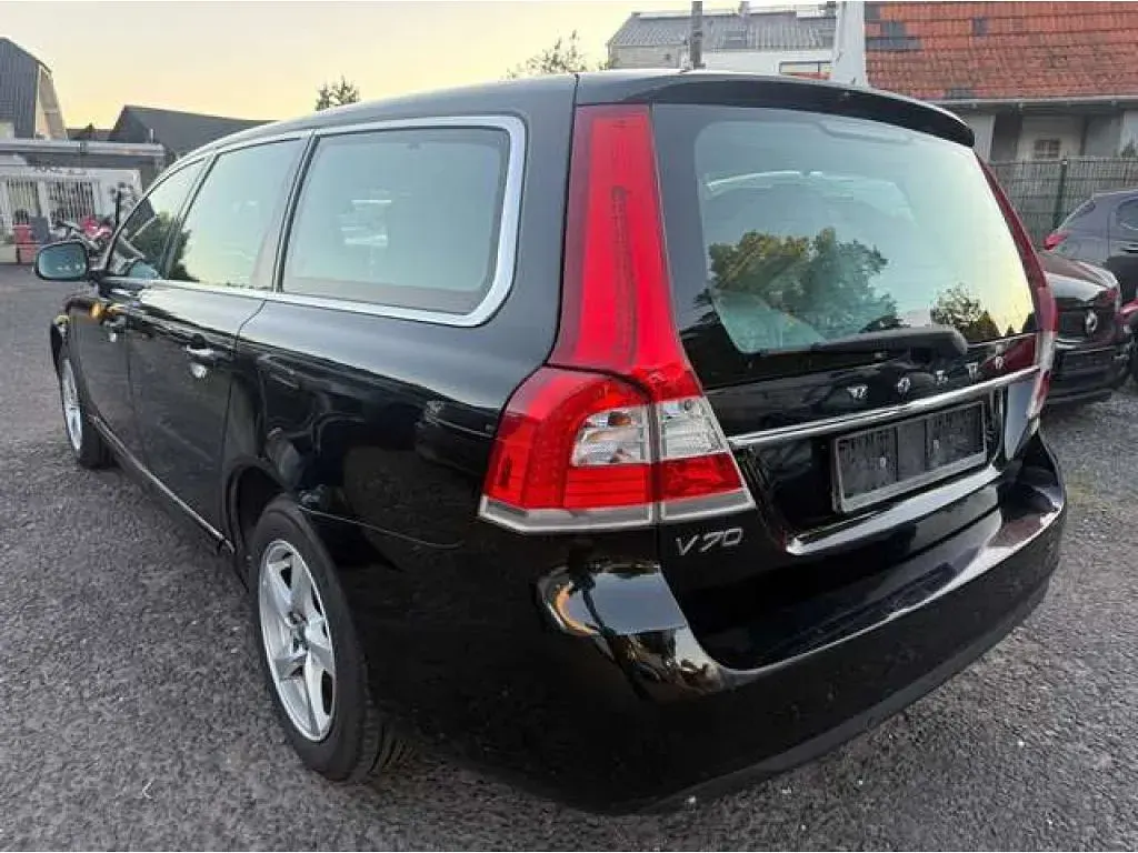 Gebraucht Volvo V70 Kinetic 120 PS (88 kW) 2016 Black solid (stone) / solid (metallic) Kombi