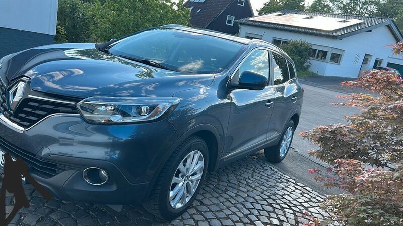 Grau Gebraucht 2016 Renault Kadjar Experience SUV | 7.500 € (Superpreis) - Bild 1/4