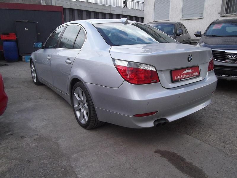 Gebraucht BMW 523 177 PS (130 kW) 2005 Silber Limousine