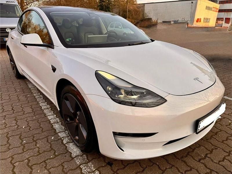Weiß Gebraucht 2022 Tesla Model 3 Long Range AWD Limousine | 25.499 € (Superpreis) - Bild 1/4