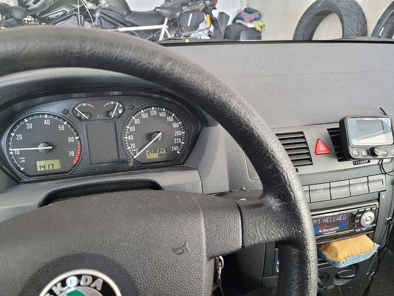 Gebraucht Skoda Fabia 101 PS (74 kW) 2003 Silber Limousine