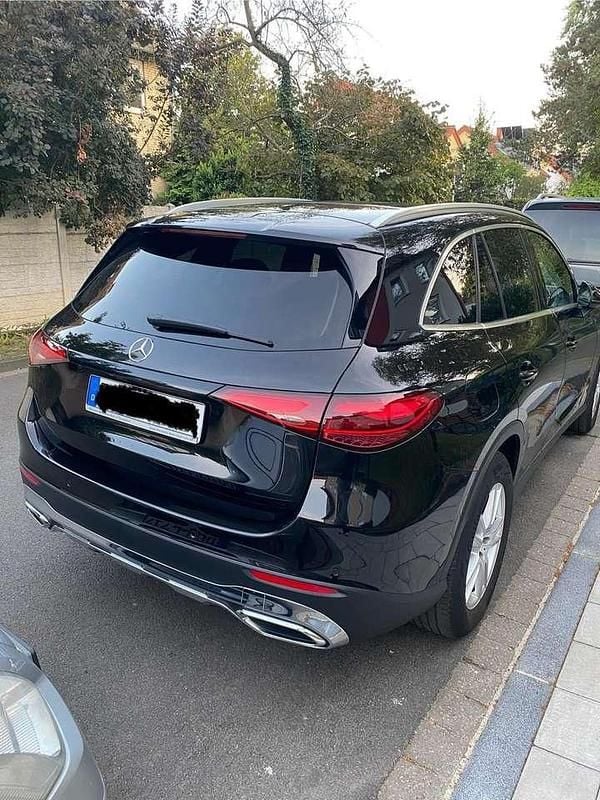 Gebraucht Mercedes GLC200 204 PS (150 kW) 2024 Schwarz SUV