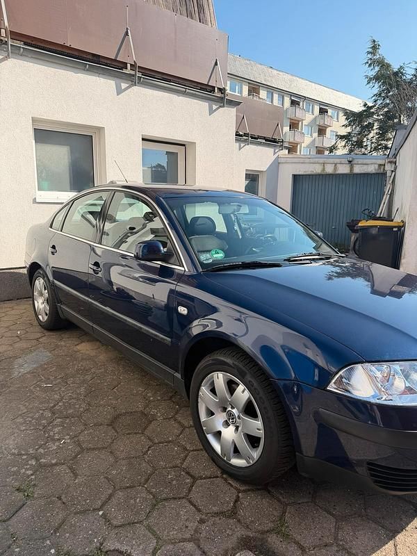 Gebraucht VW Passat 150 PS (110 kW) 2001 Blau Limousine