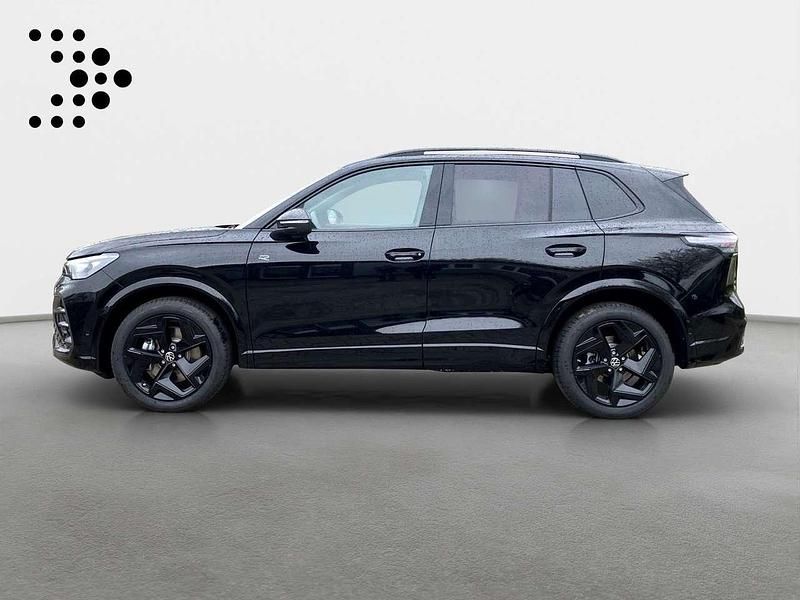 Neu VW Tiguan R-line 150 PS (110 kW) 2026 Grenadillschwarz metallic SUV