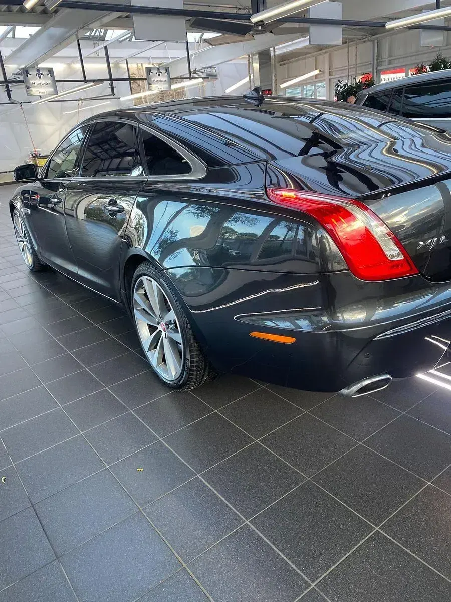 Gebraucht Jaguar XJ Luxury 275 PS (202 kW) 2014 Grau Limousine