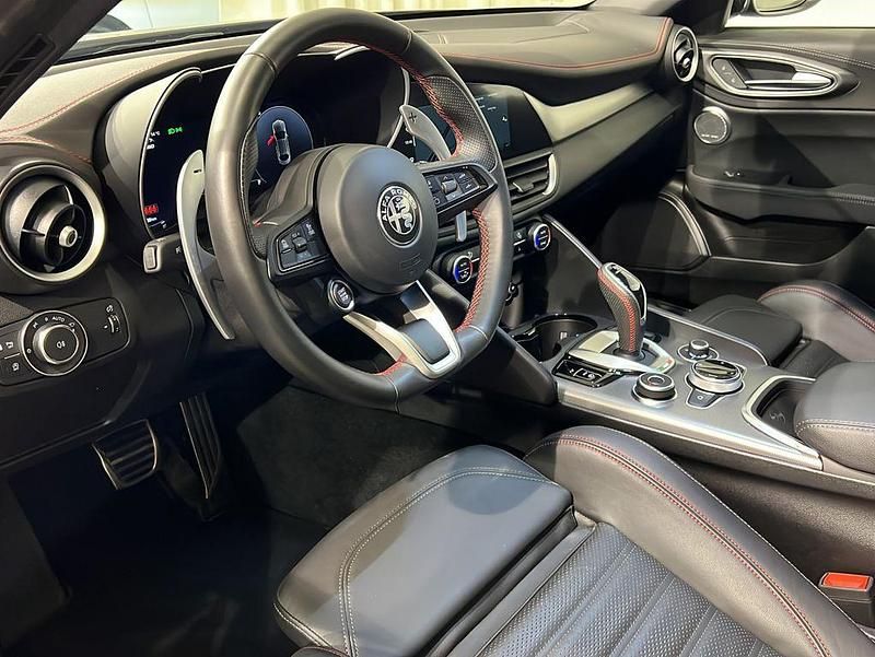 Schwarz Gebraucht 2023 Alfa Romeo Giulia Competizione Limousine | 34.690 € (Guter Preis) - Bild 1/1