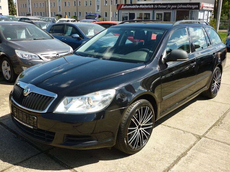 Gebraucht Skoda Octavia Active 105 PS (77 kW) 2012 Schwarzmagic perleffekt Kombi