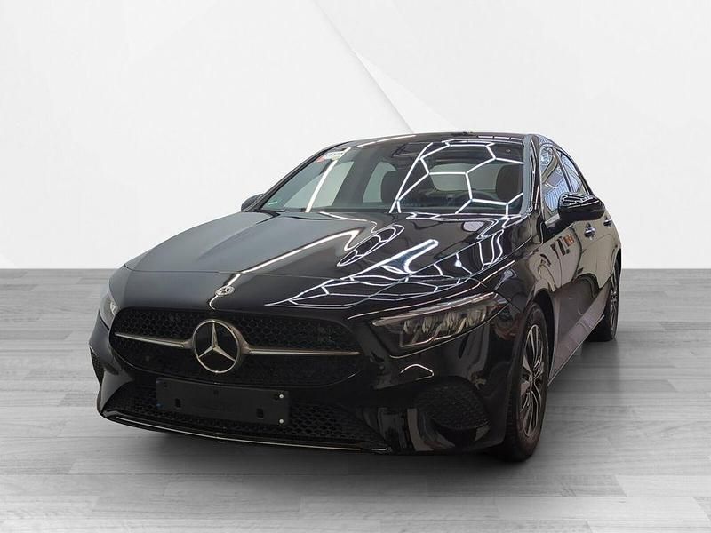 Schwarz Gebraucht 2024 Mercedes A180 Advanced Limousine | 31.257 € (Teuer) - Bild 1/4