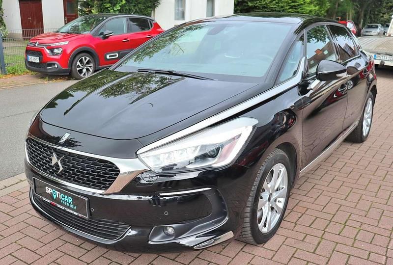 Lackierung schwarz perla nera/ Gebraucht 2017 DS Automobiles DS5 Kleinwagen | 14.840 € (Fairer Preis) - Bild 1/4