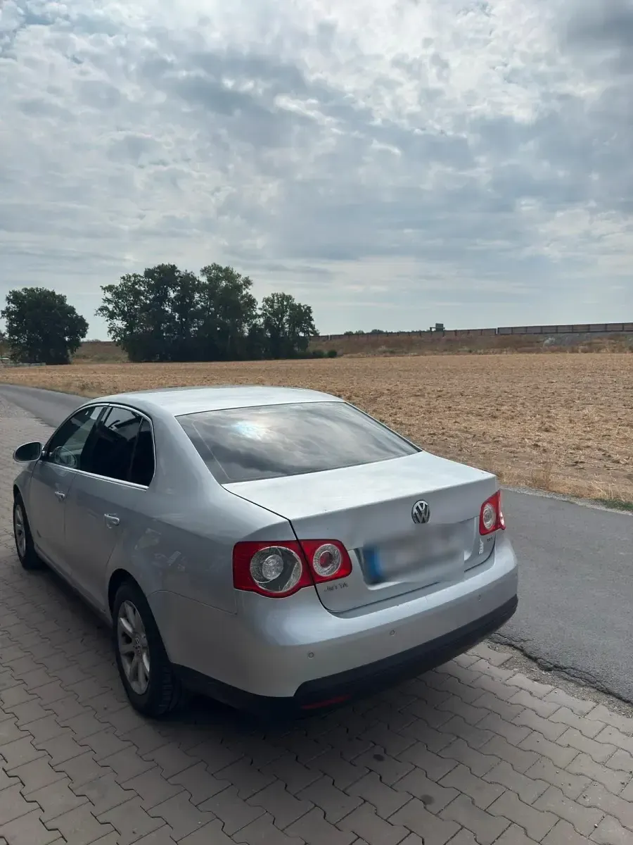 Gebraucht VW Jetta 105 PS (77 kW) 2006 Silber Limousine