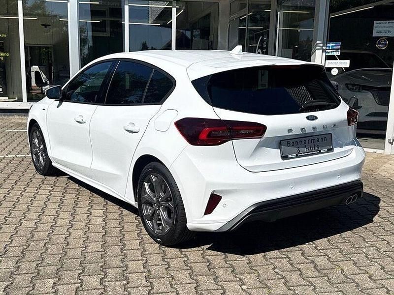 Gebraucht Ford Focus ST-Line 125 PS (91 kW) 2024 Frostweiß Limousine