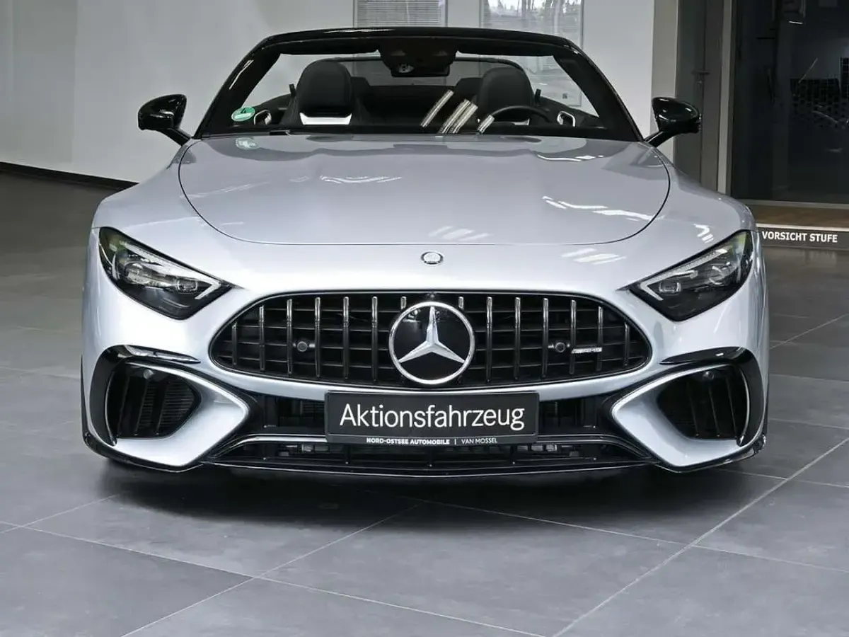 Gebraucht Mercedes SL63 AMG AMG 585 PS (430 kW) 2026 Metalliclack hightechsilber Cabrio