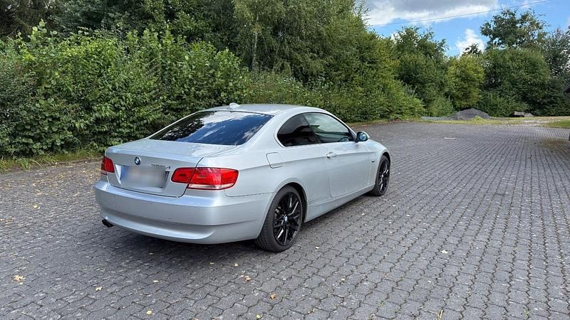 Gebraucht BMW 325 218 PS (160 kW) 2006 Silber Coupé