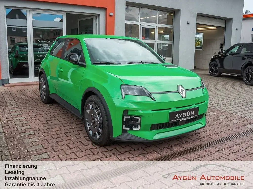 Neu Renault 5 E-Tech Evolution 89 kW (122 PS) 2026 Grün Limousine