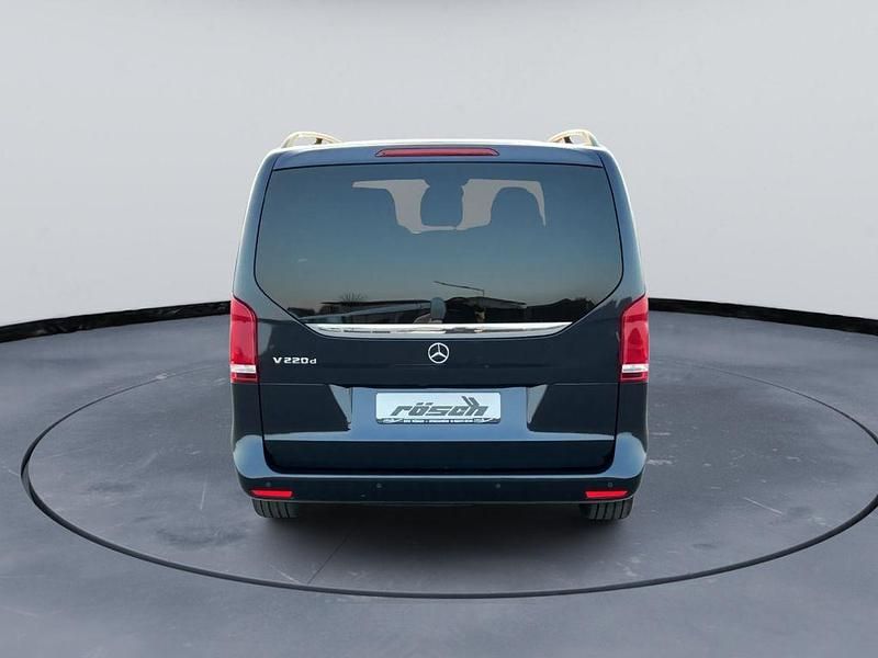 Gebraucht Mercedes V220 163 PS (119 kW) 2017 Blau Van / Kleinbus