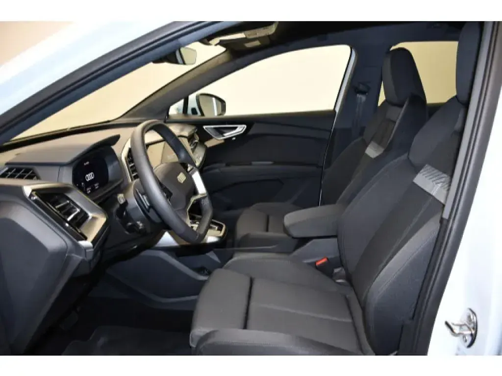 Gebraucht Audi e-tron Ambiente 210 kW (286 PS) 2025 Gletscherweiß metallic (metallic) SUV