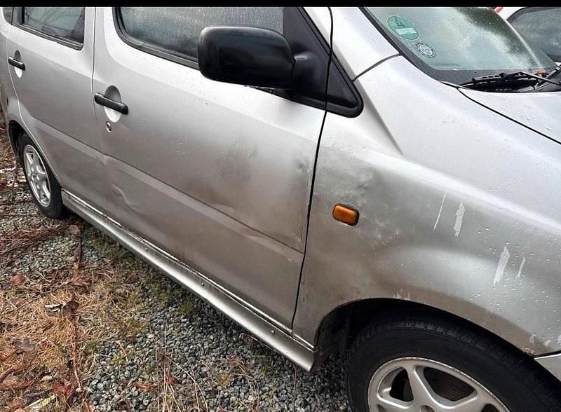 Gebraucht Daihatsu YRV 73 PS (53 kW) 2005 Grau Van / Kleinbus