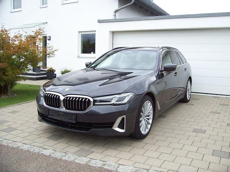 Grau Gebraucht 2020 BMW 540 Luxury Line Limousine | 28.990 € (Guter Preis) - Bild 1/4