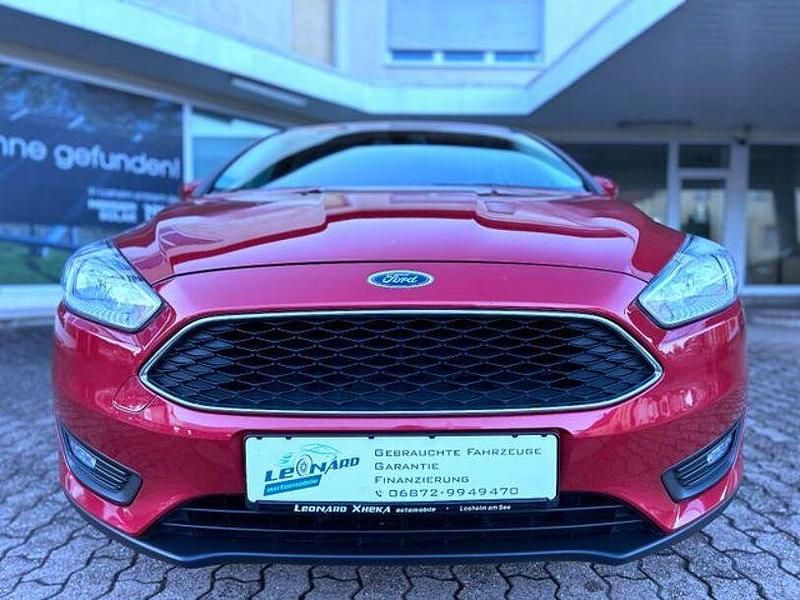 Gebraucht Ford Focus Business Edition 125 PS (91 kW) 2017 Rot Limousine