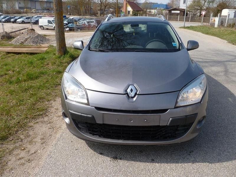 Gebraucht Renault Mégane III Dynamique 110 PS (80 kW) 2011 Grau Limousine