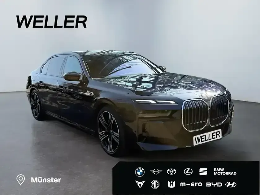 Gebraucht BMW M760 571 PS (419 kW) 2023 Carbonschwarz Limousine