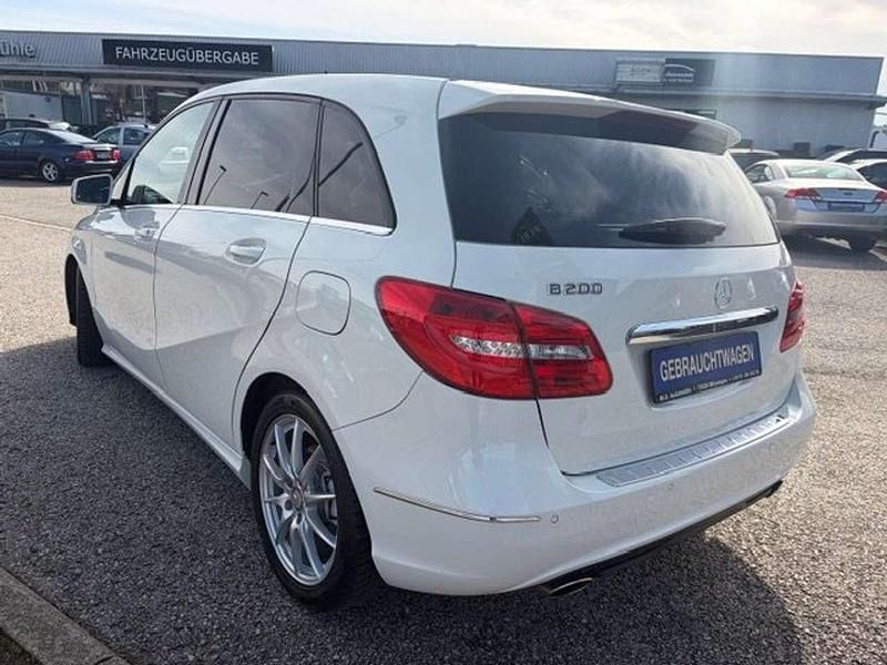 Gebraucht Mercedes B200 156 PS (114 kW) 2012 Calcitweiss  unilack Van / Kleinbus