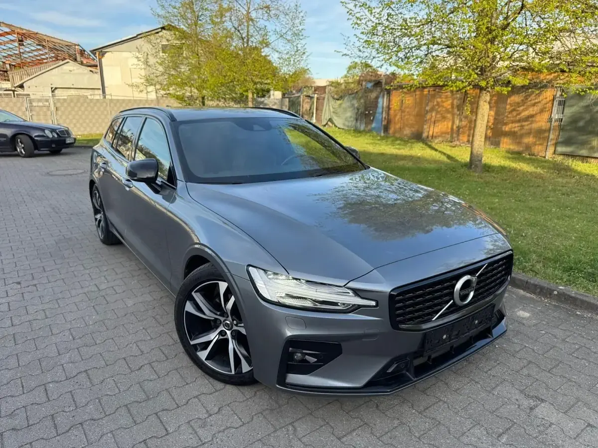 Usata Volvo V60 R-Design 190 CV (139 kW) 2020 Grigio Station wagon