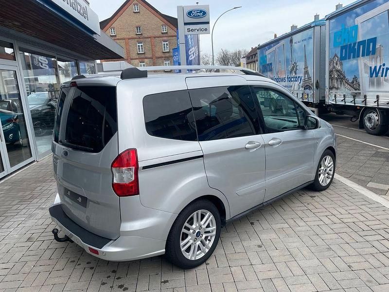 Gebraucht Ford Tourneo Courier Titanium 101 PS (74 kW) 2019 Silber Van / Kleinbus