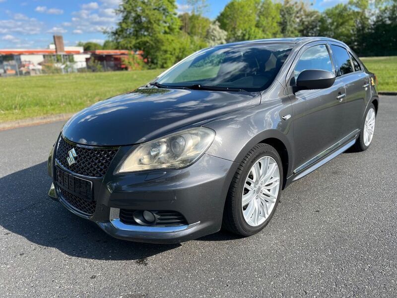 Grau Gebraucht 2010 Suzuki Kizashi Sport Limousine | 5.990 € (Etwas zu teuer) - Bild 1/4
