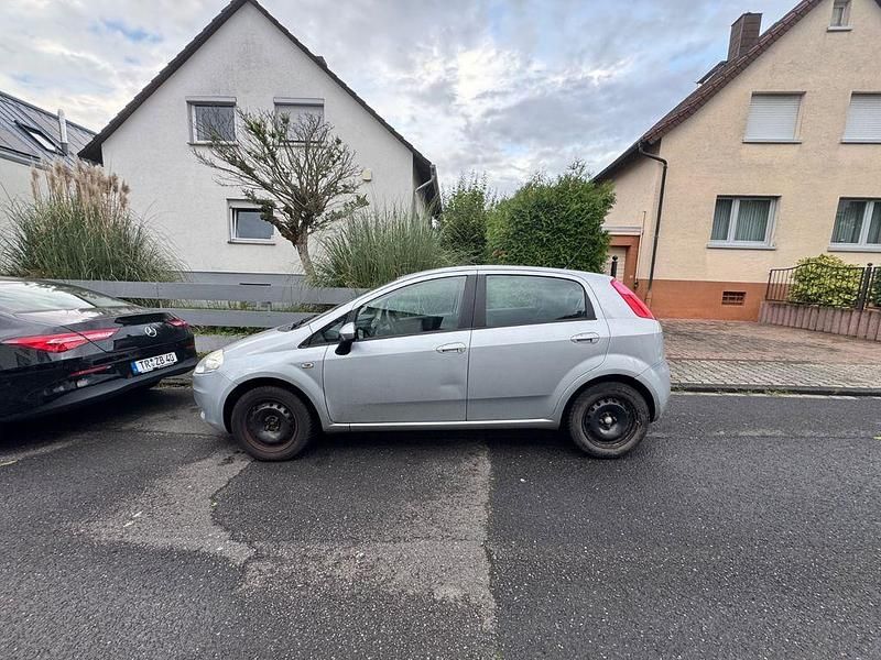 Silber Gebraucht 2009 Fiat Punto Dynamic Kleinwagen | 2.351 € (Guter Preis) - Bild 1/4