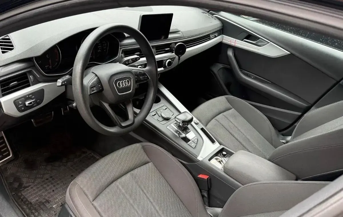 Gebraucht Audi A4 Comfort 190 PS (139 kW) 2016 Schwarz Kombi