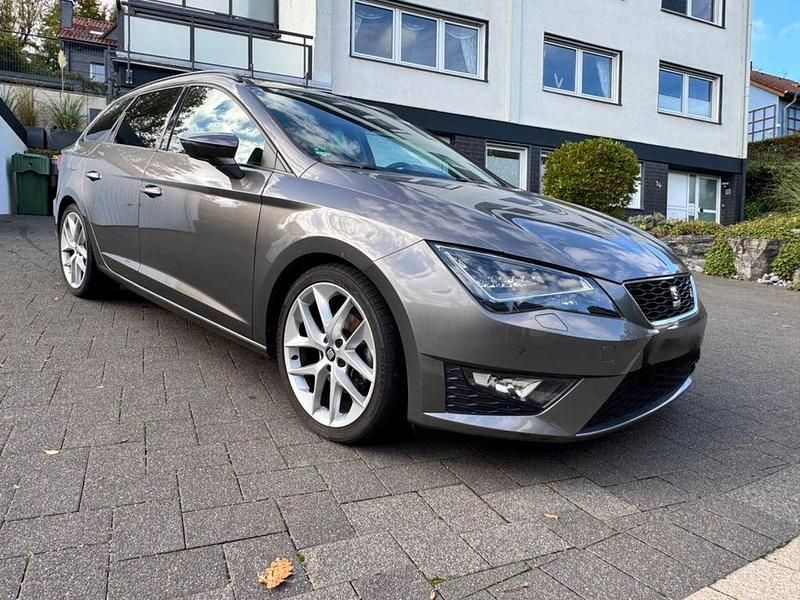 Grau Gebraucht 2014 Seat Leon ST Kombi | 13.500 € (Fairer Preis) - Bild 1/4