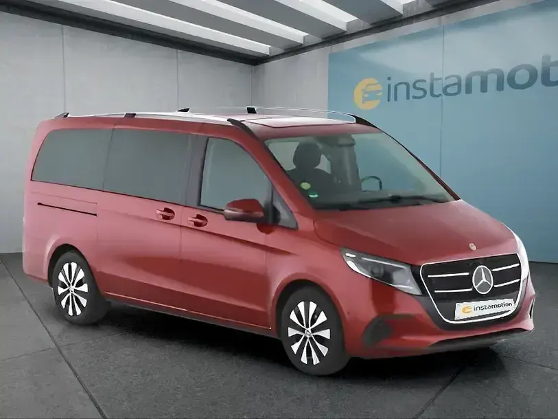 Gebraucht Mercedes V220 163 PS (119 kW) 2025 Rot Van / Kleinbus