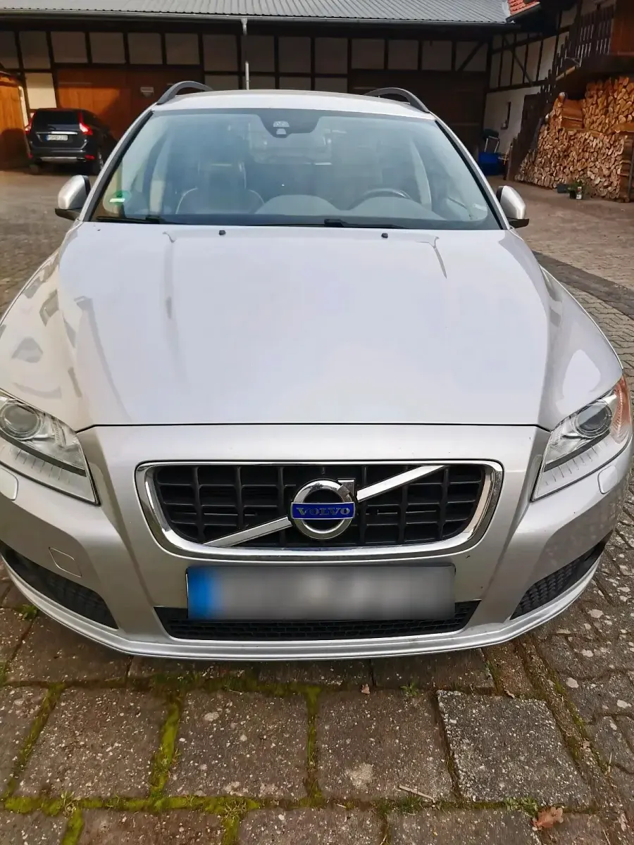 Gebraucht Volvo V70 Inscription 215 PS (158 kW) 2012 Silber Kombi
