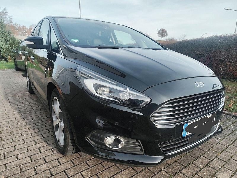 Gebraucht Ford S-MAX Titanium 179 PS (131 kW) 2016 Schwarz Van / Kleinbus