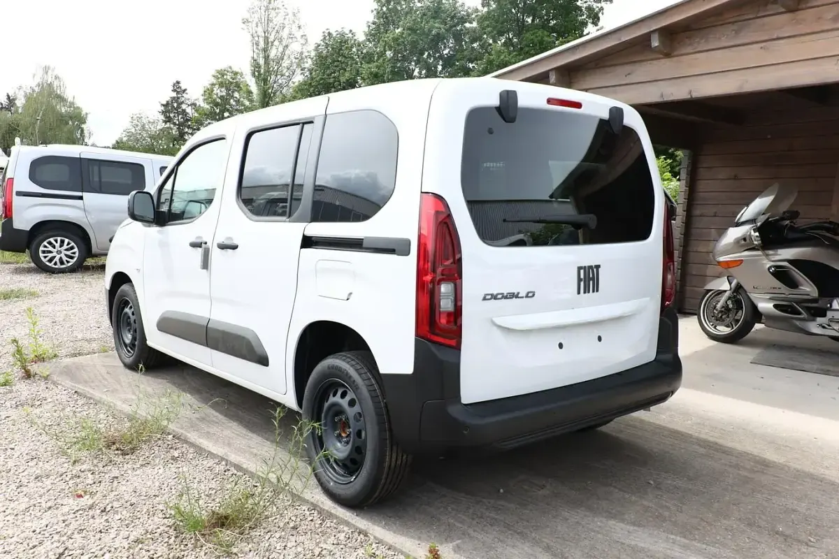 Neu Fiat Doblò 131 PS (96 kW) 2026 Gelato weiss Van / Kleinbus