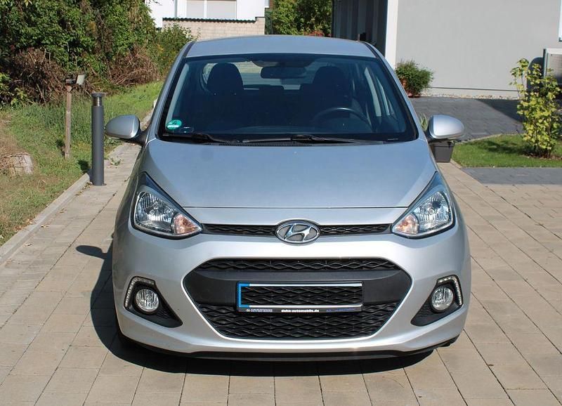 Silber Gebraucht 2015 Hyundai i10 Style Kleinwagen | 7.999 € (Guter Preis) - Bild 1/4